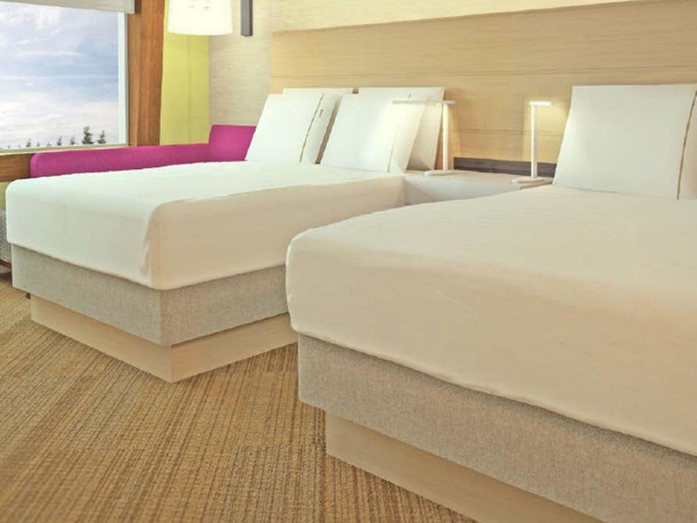 Holiday Inn Express & Suites Toronto Airport West By Ihg Миссиссага Экстерьер фото