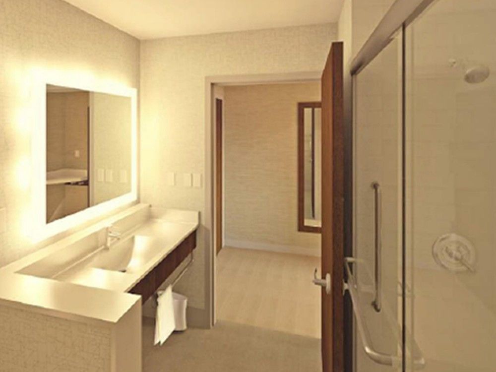 Holiday Inn Express & Suites Toronto Airport West By Ihg Миссиссага Экстерьер фото