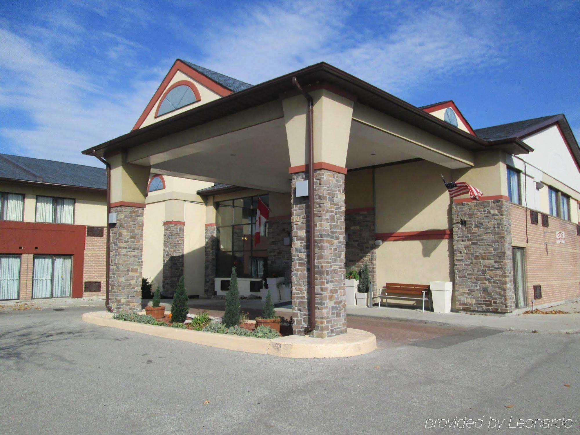 Holiday Inn Express & Suites Toronto Airport West By Ihg Миссиссага Экстерьер фото