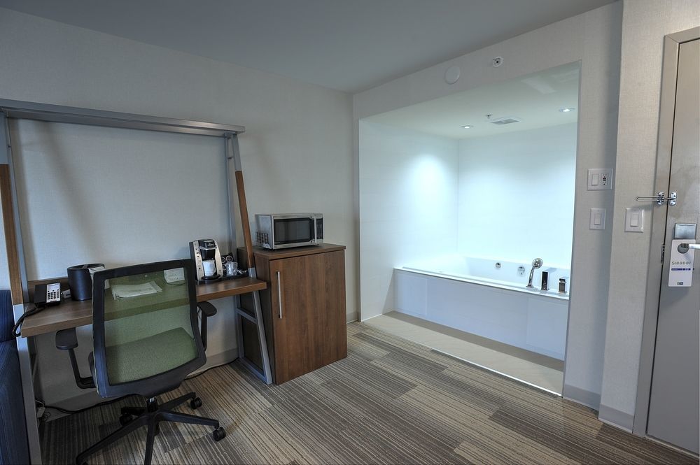 Holiday Inn Express & Suites Toronto Airport West By Ihg Миссиссага Экстерьер фото